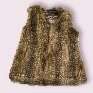 Via Spiga Fur Vest. NWT. Size. Large